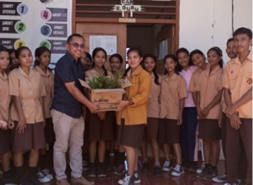 MENJAGA DAN MERAWAT IBU BUMI (Katekese Mahasiswa Prodi Teologi UNIKA St. Paulus Ruteng di SMA St. Maria Iteng)